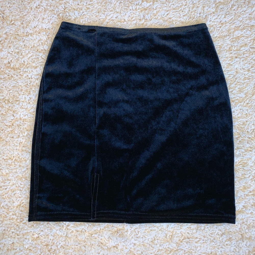 90’s Black velvet skirt